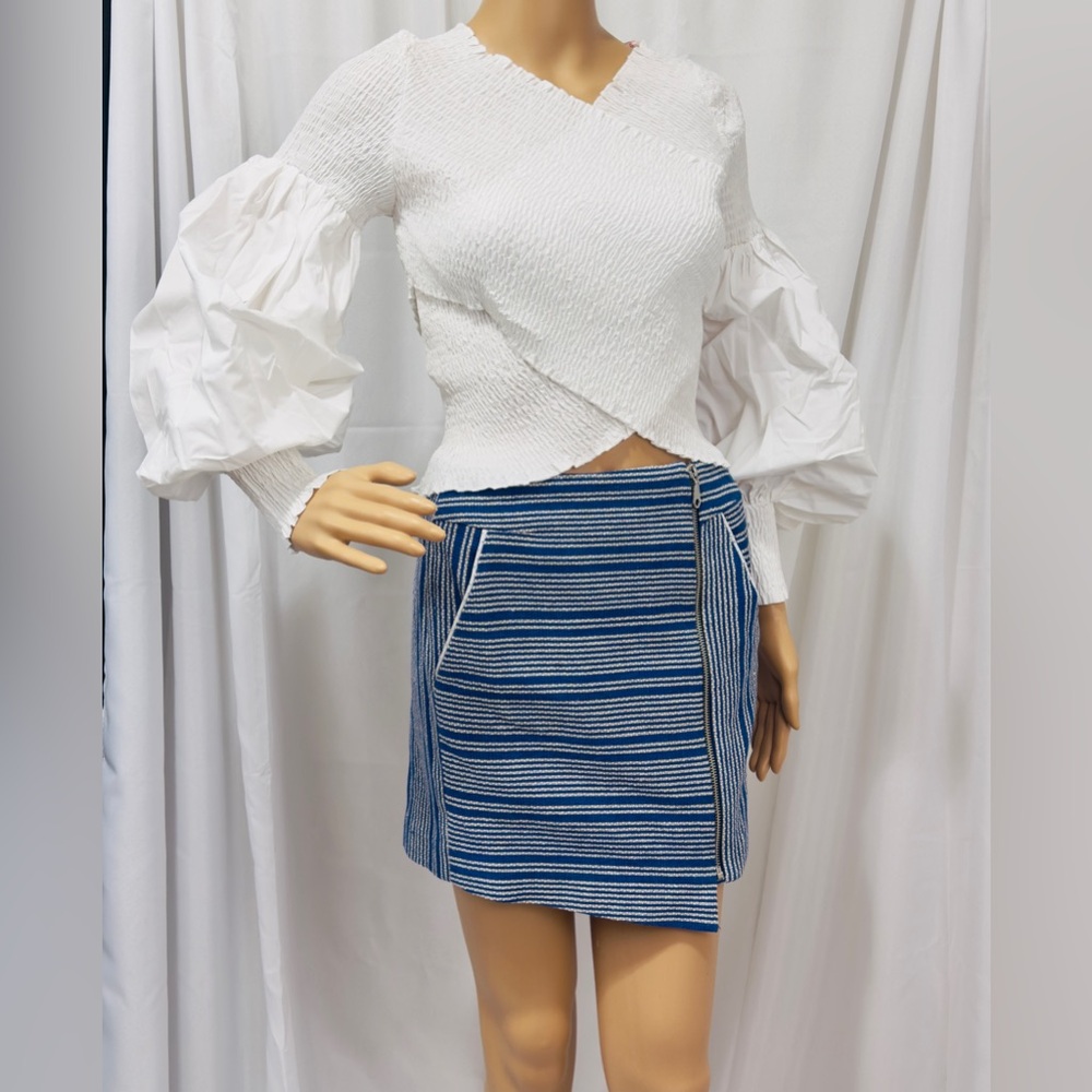 Elegant Optic White Figure Flattering Smocked Blouse - Puff Sleeves Small. NWT